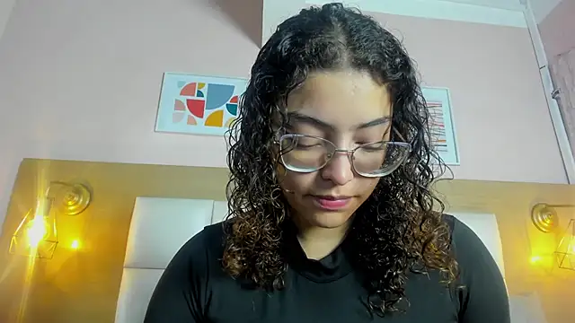 Snapshot of Dollar-girl chatting on 03-06-25, 11:47 Dollar-girl online show from 03-06-25, 11:47