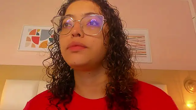 Snapshot of Dollar-girl chatting on 03-08-25, 11:37 Dollar-girl online show from 03-08-25, 11:37