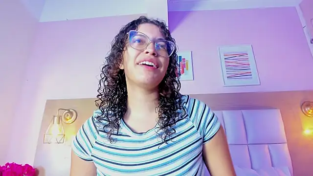 Snapshot of Dollar-girl chatting on 03-09-25, 11:36 Dollar-girl online show from 03-09-25, 11:36