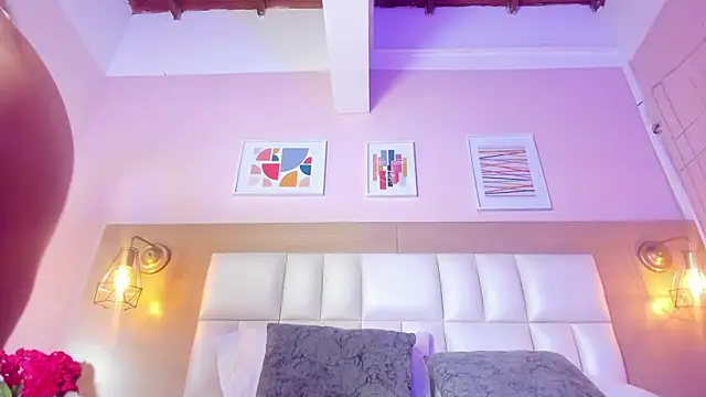 Snapshot of Dollar-girl chatting on 03-12-25, 06:11 Dollar-girl online show from 03-12-25, 06:11