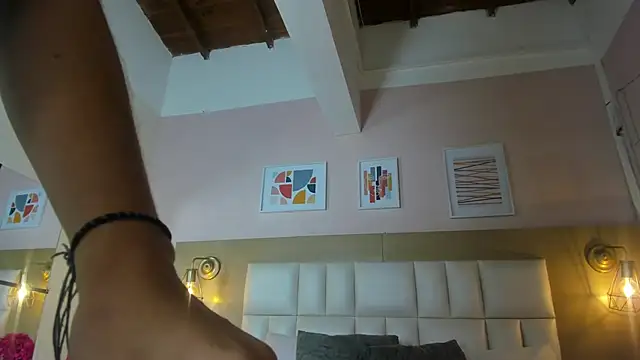 Snapshot of Dollar-girl chatting on 03-13-25, 11:41 Dollar-girl online show from 03-13-25, 11:41