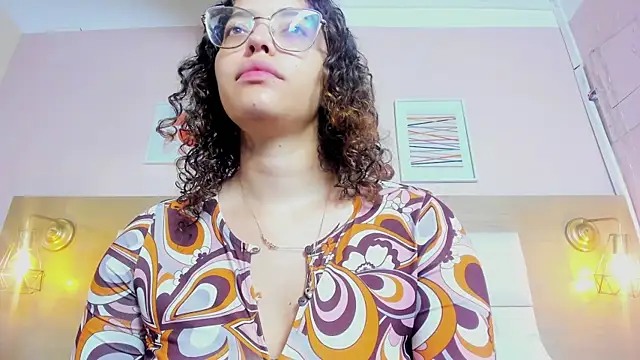 Snapshot of Dollar-girl chatting on 03-17-25, 12:04 Dollar-girl online show from 03-17-25, 12:04