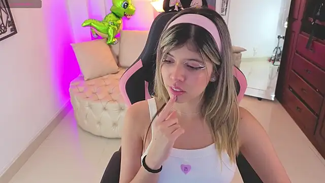 NATAASHA    online show from 03-19-26, 03:43