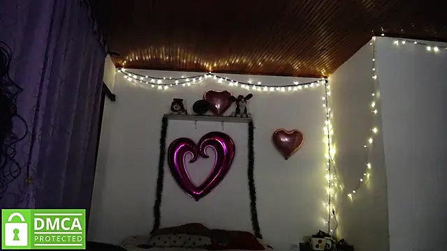 Snapshot of Mr_MrsCurie chatting on 12-28-24, 11:37 Mr MrsCurie online show from 12-28-24, 11:37