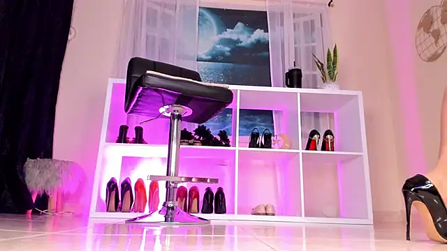 Itzeldreams online show from 09-12-25, 01:11