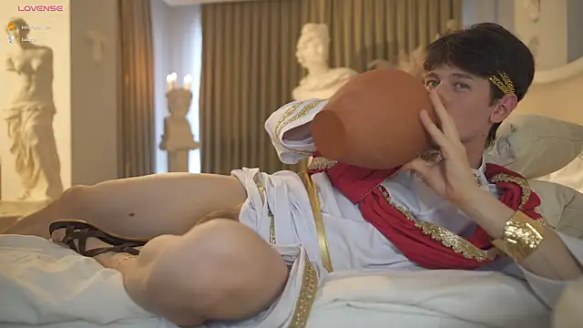 Snapshot of tommyjoyer chatting on 10-15-25, 02:28 tommyjoyer online show from 10-15-25, 02:28