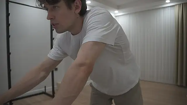 Snapshot of tommyjoyer chatting on 11-08-25, 12:05 tommyjoyer online show from 11-08-25, 12:05