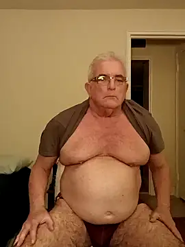 Snapshot of ShoreCock chatting on 12-22-24, 03:33 ShoreCock online show from 12-22-24, 03:33