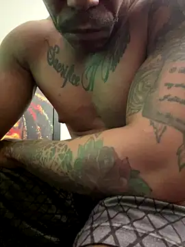 Snapshot of MidnightFlexxx chatting on 10-22-25, 05:19 MidnightFlexxx online show from 10-22-25, 05:19