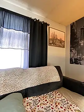 SidneyRaee online show from 01-14-25, 05:12