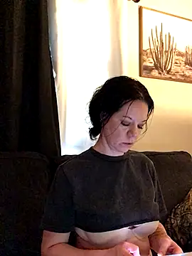 SidneyRaee online show from 10-06-25, 04:59