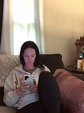 SidneyRaee online show from 04-28-26, 04:45