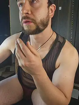 Snapshot of just_maxii chatting on 11-19-25, 10:43 just maxii online show from 11-19-25, 10:43