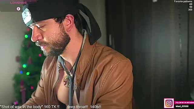 Snapshot of just_maxii chatting on 12-15-25, 11:53 just maxii online show from 12-15-25, 11:53