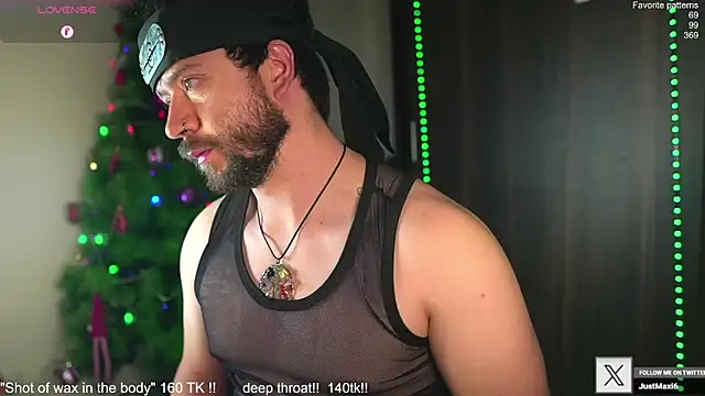 Snapshot of just_maxii chatting on 12-19-25, 12:06 just maxii online show from 12-19-25, 12:06