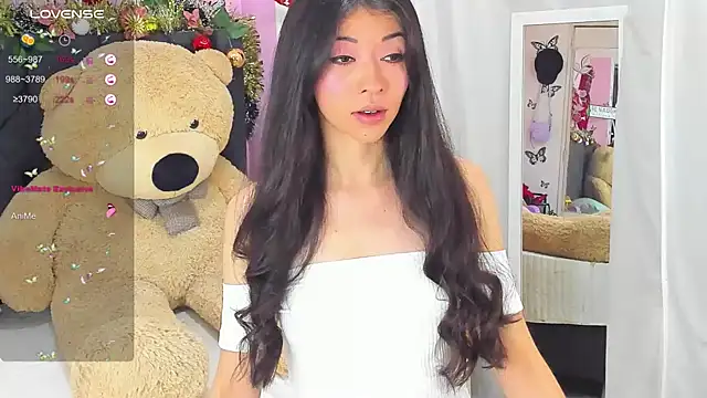 Snapshot of SophiaLiu chatting on 12-07-24, 12:41 SophiaLiu online show from 12-07-24, 12:41