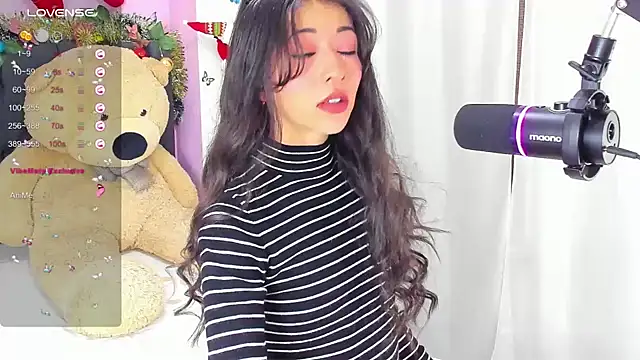 Snapshot of SophiaLiu chatting on 12-11-24, 11:43 SophiaLiu online show from 12-11-24, 11:43