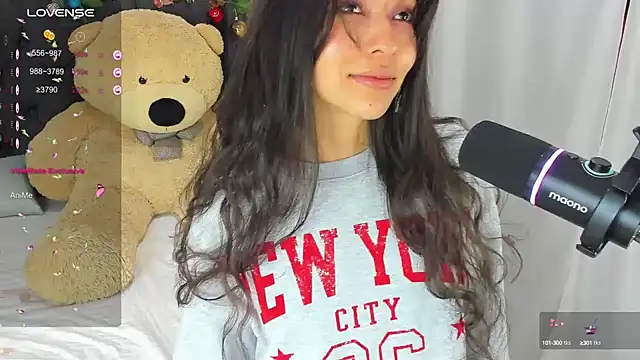 Snapshot of SophiaLiu chatting on 12-15-24, 01:35 SophiaLiu online show from 12-15-24, 01:35