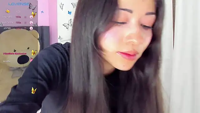 Snapshot of SophiaLiu chatting on 02-05-25, 02:51 SophiaLiu online show from 02-05-25, 02:51