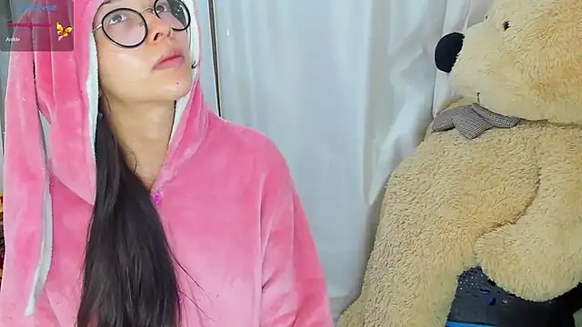 Snapshot of SophiaLiu chatting on 02-12-25, 09:54 SophiaLiu online show from 02-12-25, 09:54