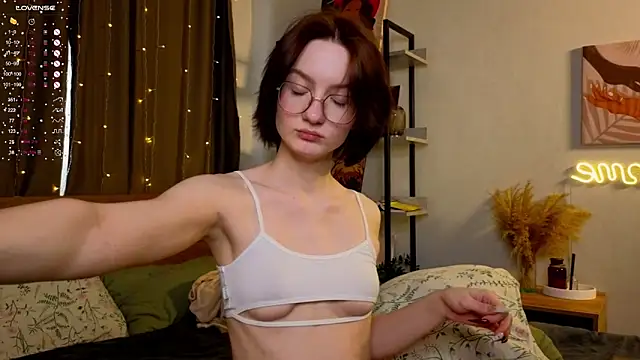 Snapshot of IdaValenti chatting on 02-17-25, 04:09 IdaValenti online show from 02-17-25, 04:09