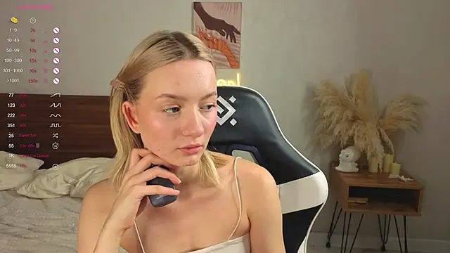 Snapshot of IdaValenti chatting on 09-16-25, 01:06 IdaValenti online show from 09-16-25, 01:06