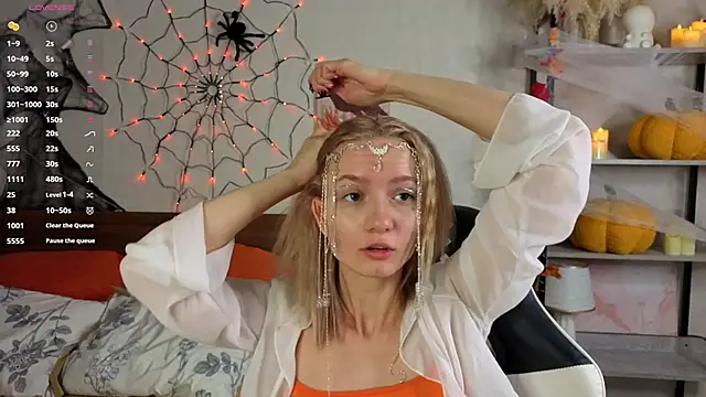 Snapshot of IdaValenti chatting on 10-31-25, 11:06 IdaValenti online show from 10-31-25, 11:06