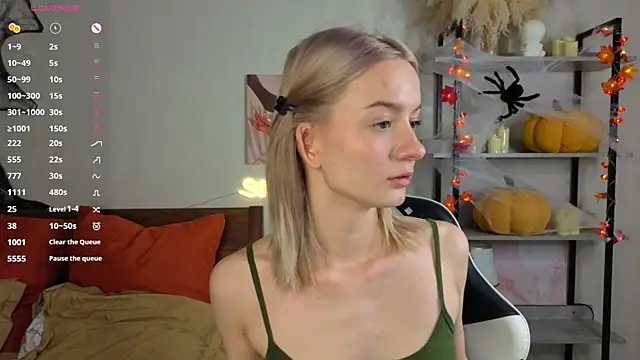 Snapshot of IdaValenti chatting on 11-06-25, 11:04 IdaValenti online show from 11-06-25, 11:04