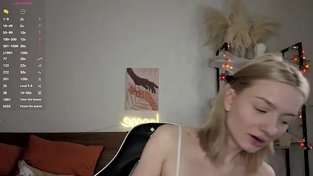 Snapshot of IdaValenti chatting on 11-13-25, 11:03 IdaValenti online show from 11-13-25, 11:03