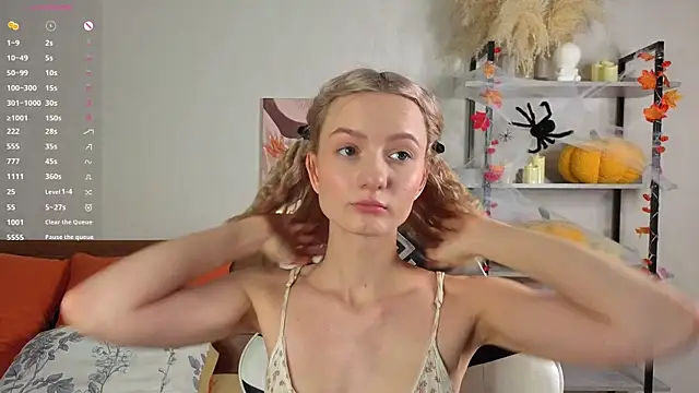 Snapshot of IdaValenti chatting on 11-17-25, 11:10 IdaValenti online show from 11-17-25, 11:10