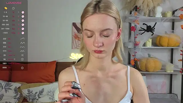 Snapshot of IdaValenti chatting on 11-22-25, 12:20 IdaValenti online show from 11-22-25, 12:20