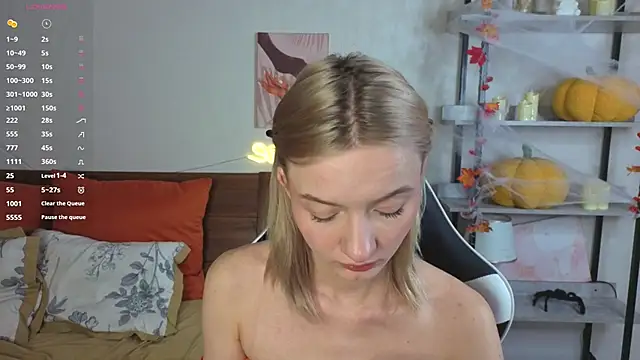 Snapshot of IdaValenti chatting on 11-25-25, 11:05 IdaValenti online show from 11-25-25, 11:05