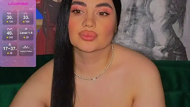 Snapshot of Nikki_Kardashian chatting on 12-09-24, 10:41 Nikki Kardashian online show from 12-09-24, 10:41