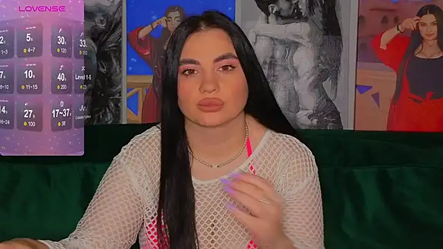 Snapshot of Nikki_Kardashian chatting on 12-10-24, 08:27 Nikki Kardashian online show from 12-10-24, 08:27