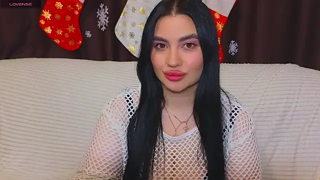 Snapshot of Nikki_Kardashian chatting on 01-13-25, 10:13 Nikki Kardashian online show from 01-13-25, 10:13