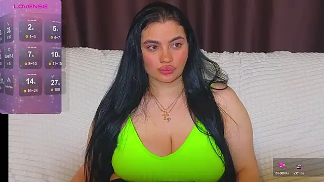 Snapshot of Nikki_Kardashian chatting on 02-07-25, 02:29 Nikki Kardashian online show from 02-07-25, 02:29