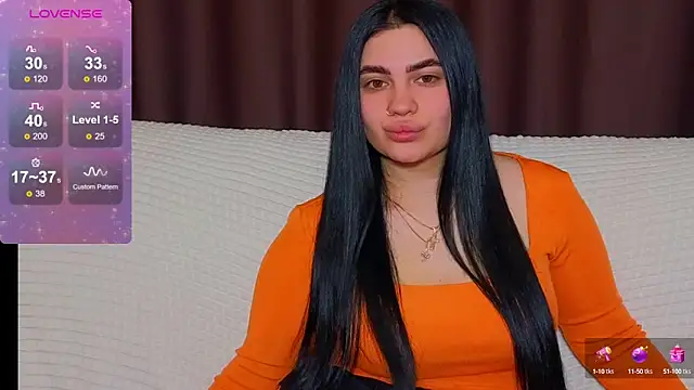 Snapshot of Nikki_Kardashian chatting on 02-11-25, 01:31 Nikki Kardashian online show from 02-11-25, 01:31