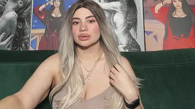 Snapshot of Nikki_Kardashian chatting on 09-29-25, 08:46 Nikki Kardashian online show from 09-29-25, 08:46