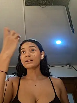 Snapshot of _frida1 chatting on 03-14-25, 12:40 frida1 online show from 03-14-25, 12:40