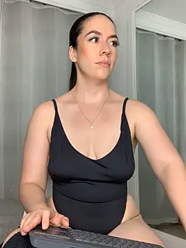 ImAlicee online show from 02-06-25, 01:05