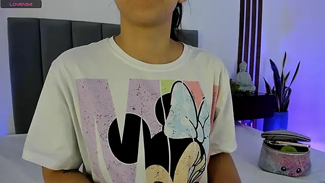 moll1e  online show from 03-15-25, 12:02