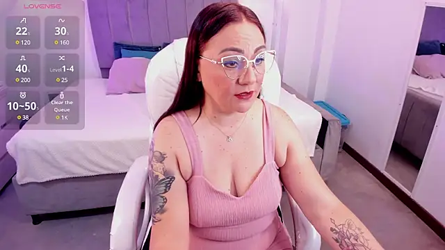 lady nylon  online show from 01-28-25, 11:49