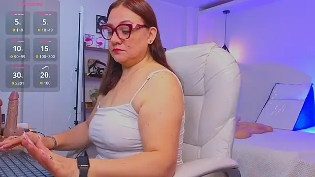 lady nylon  online show from 09-23-25, 11:57