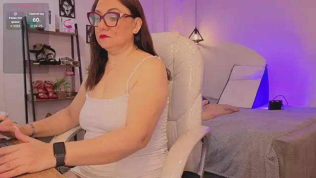 lady nylon  online show from 11-28-25, 11:46