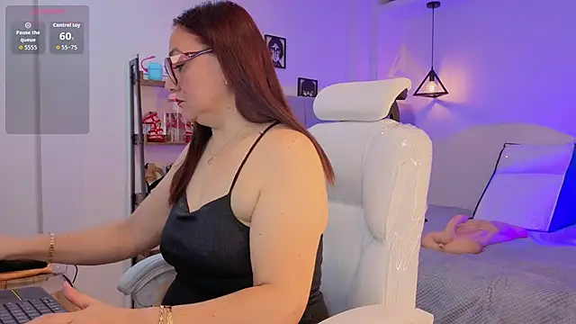 lady nylon  online show from 02-26-26, 11:42