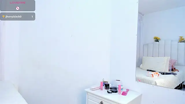 Snapshot of RoxannaBlanche chatting on 12-04-25, 12:14 RoxannaBlanche online show from 12-04-25, 12:14