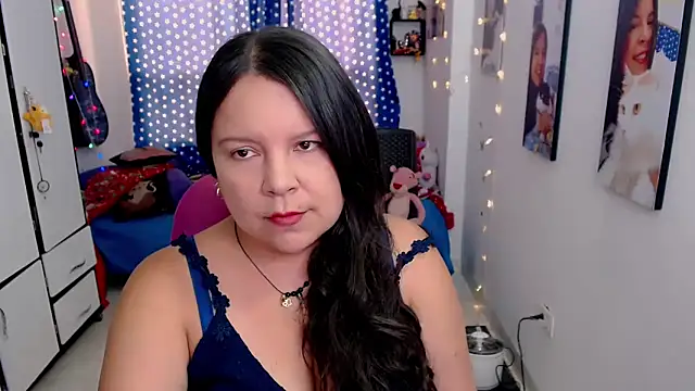 Snapshot of claryssa_ chatting on 11-22-25, 06:51 claryssa online show from 11-22-25, 06:51