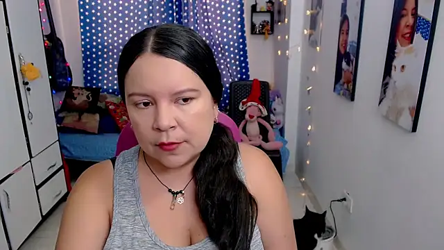 Snapshot of claryssa_ chatting on 12-02-25, 07:53 claryssa online show from 12-02-25, 07:53