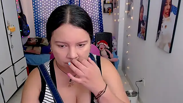 Snapshot of claryssa_ chatting on 12-05-25, 07:54 claryssa online show from 12-05-25, 07:54