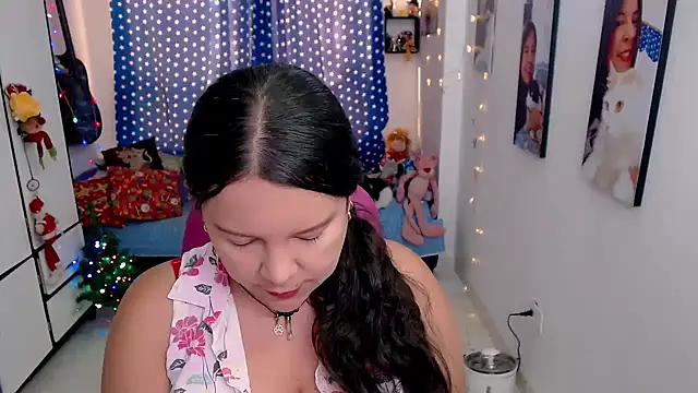 Snapshot of claryssa_ chatting on 12-13-25, 09:09 claryssa online show from 12-13-25, 09:09